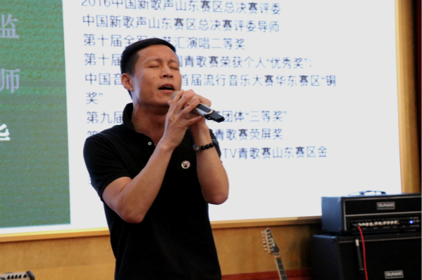 6.王学华演唱《眼色》.jpg